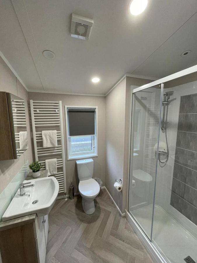 Lotus Lodge With Hot Tub York Ngoại thất bức ảnh